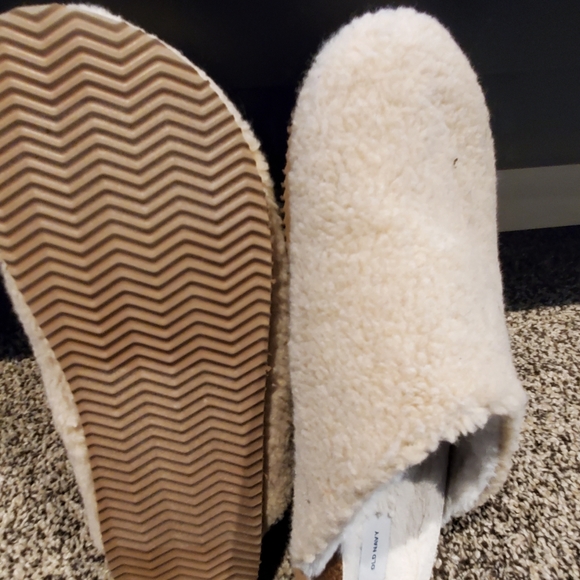 Old Navy winter slides - Picture 3 of 3